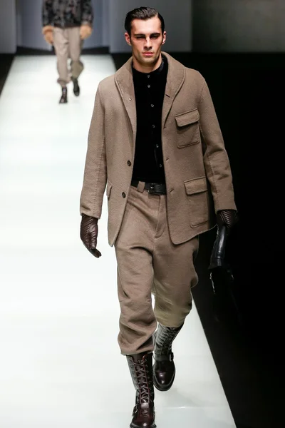 Look 18